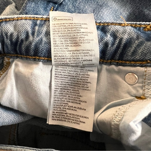 H&M Ultra High Waist Mom Jeans Raw Hem - Picture 9 of 13